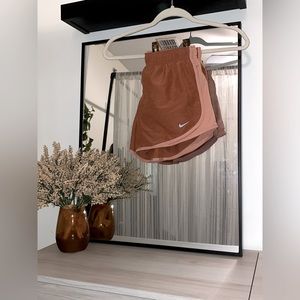 NIKE 3" Tempo Dry Core Running Shorts. Burnt Orange/Light Peach. Size Small.